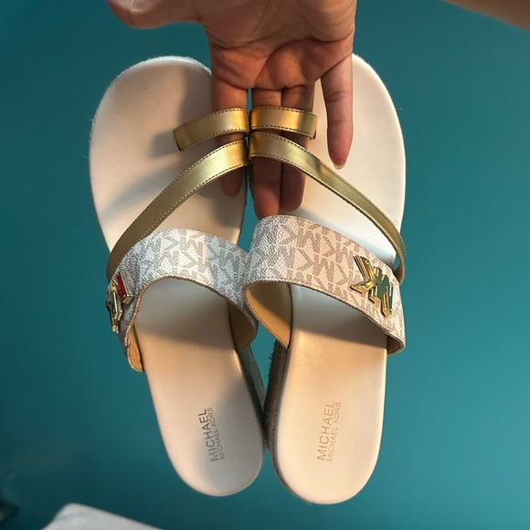 Michael Kors monogram Sidney toe sandal - Picture 14 of 17